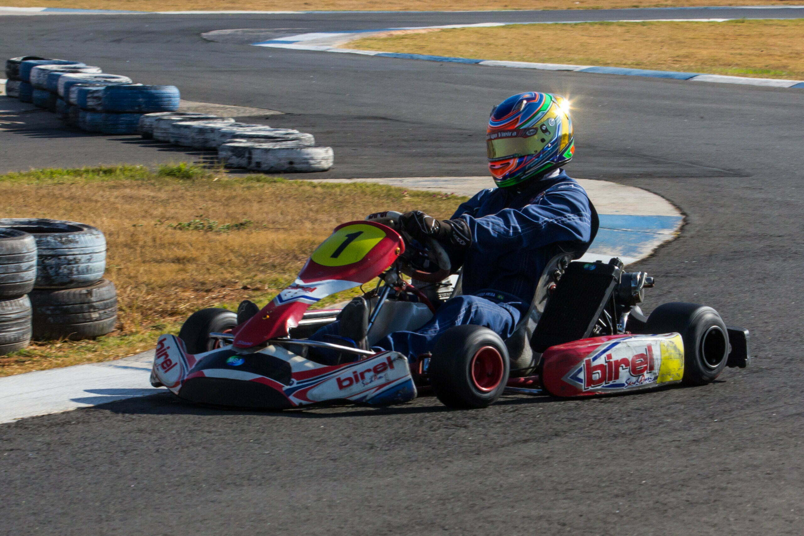 Karting Competição Carros Corrida Montando Para Vitória Uma Pista Corrida  fotos, imagens de © rjankovsky #624217998